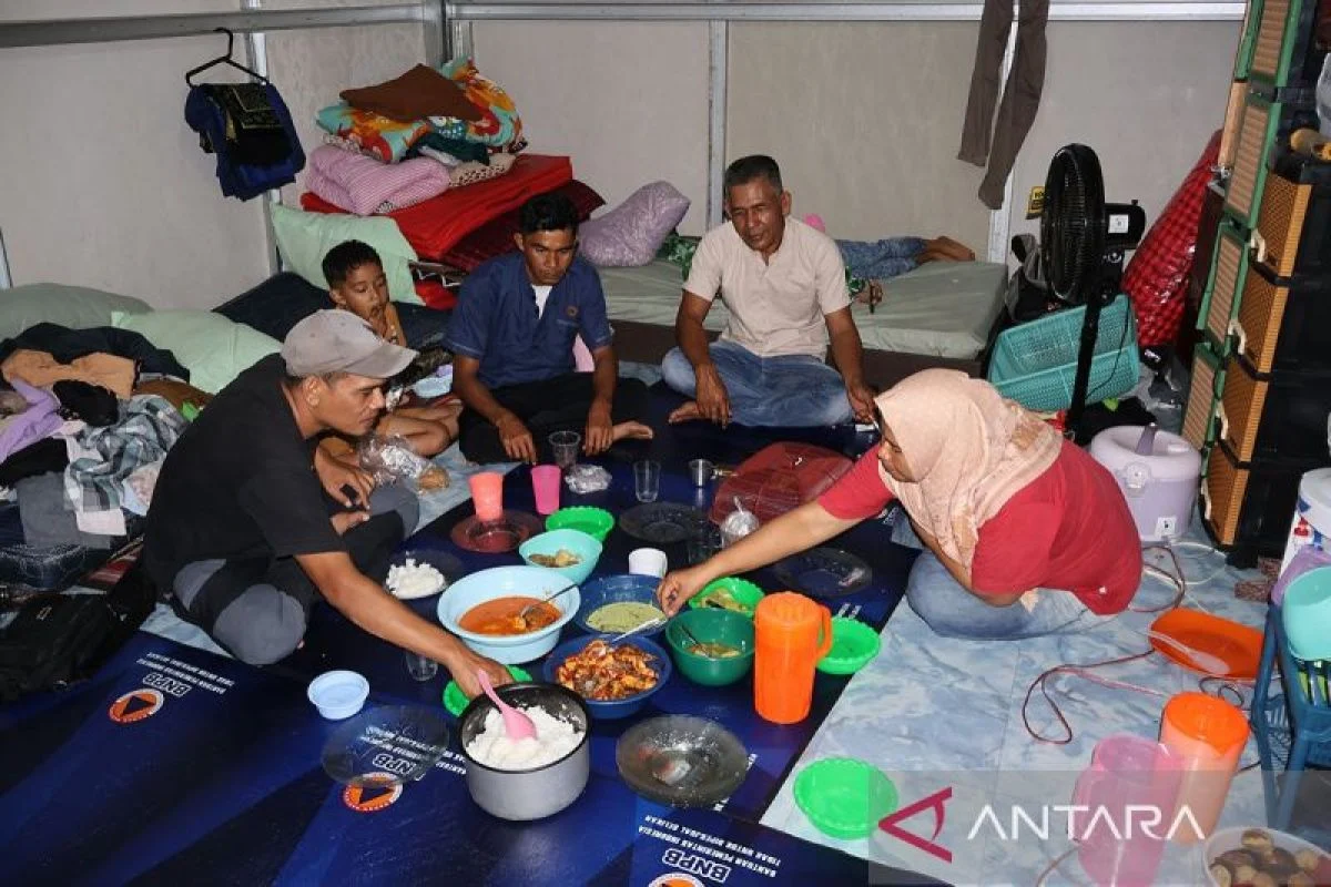 Ramadhan Di Pengungsian Luka Dan Harapan Di Balik Tenda Bencana