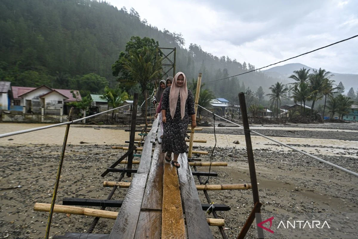 Jembatan Darurat Tetingi Asa Di Tengah Risiko Dan Janji Pembangunan